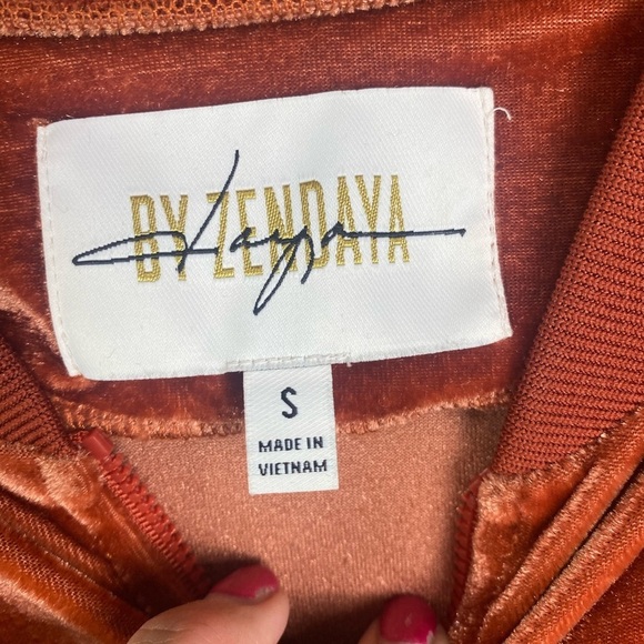 Daya by Zendaya Women’s Burnt Orange Velour Jacket Zip Up NWOT Size Small. - Picture 4 of 8